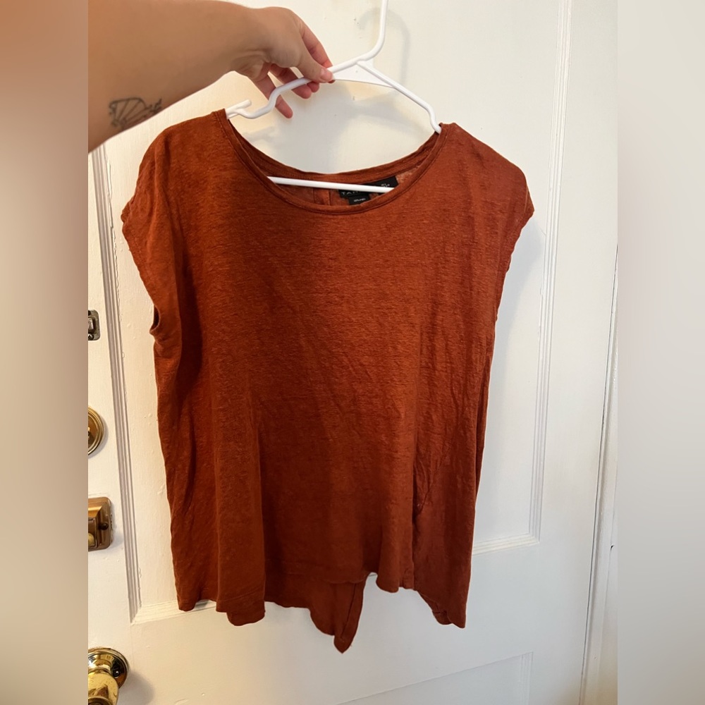 Tahari flowy burnt orange shirt. Size Large.